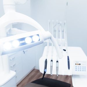 Est&eacute;tica dental en Terrassa - que es irrigacion dental 300x300