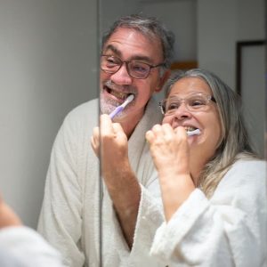 Periodoncia en Terrassa - higiene dental alzheimer 300x300