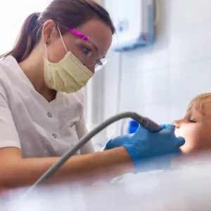 Cl&iacute;nica Dental Terrassa - visita dentista nino autista 2025 300x300